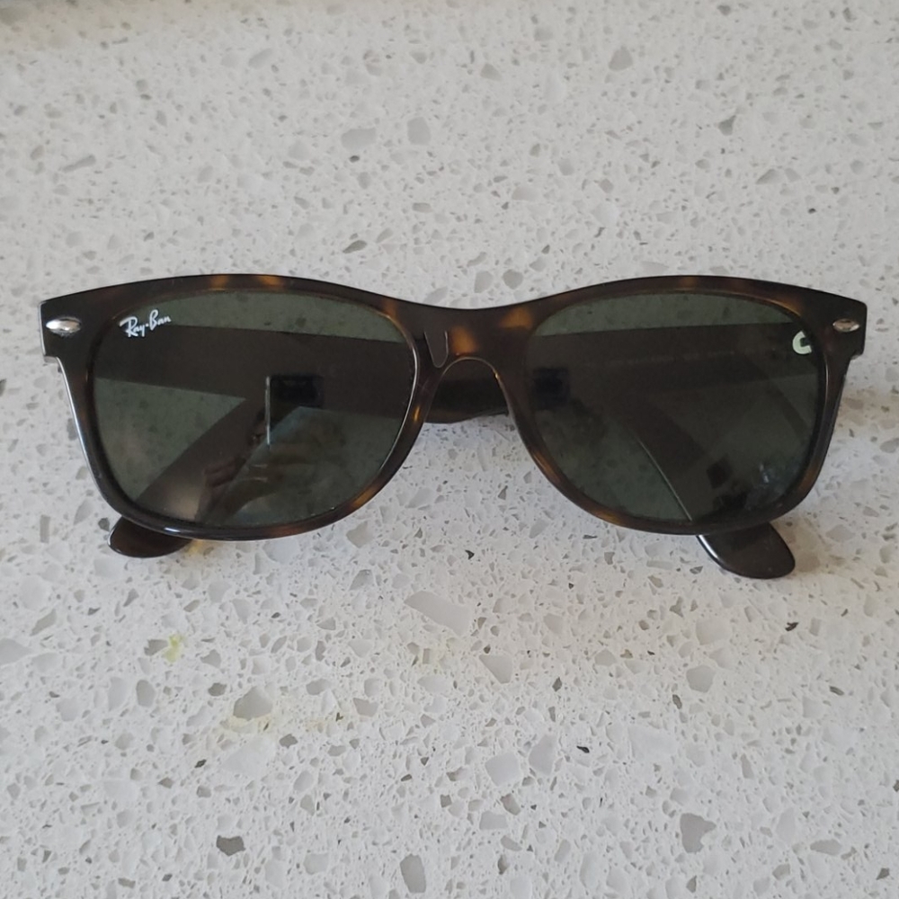 Ray Ban New Wayfarer RB 2132